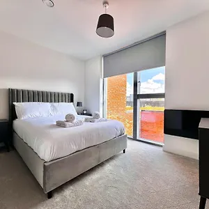 1 Bed Luxe With Balcony And Free Parking Nottingham